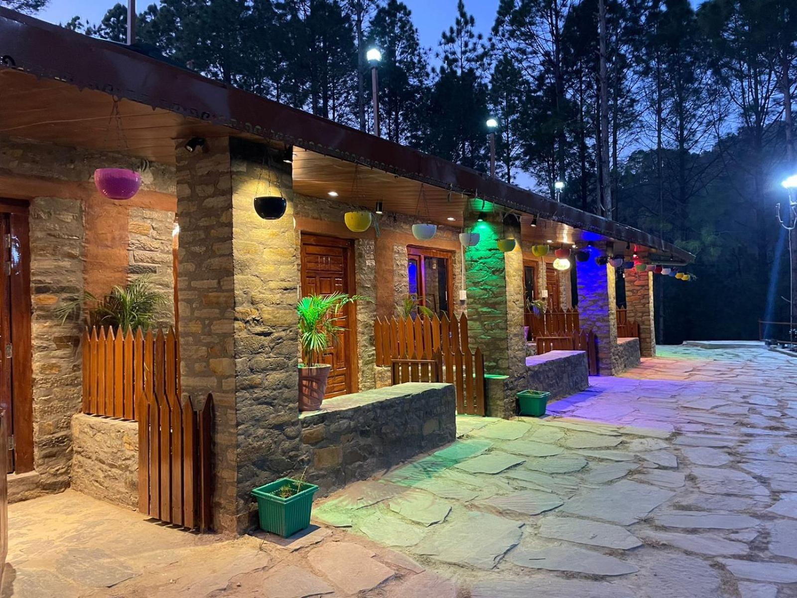 Nature Villaas Basa Homestay Pauri Zewnętrze zdjęcie